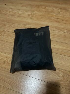ESSENTIALS Black Men’s Packable Travel Bag